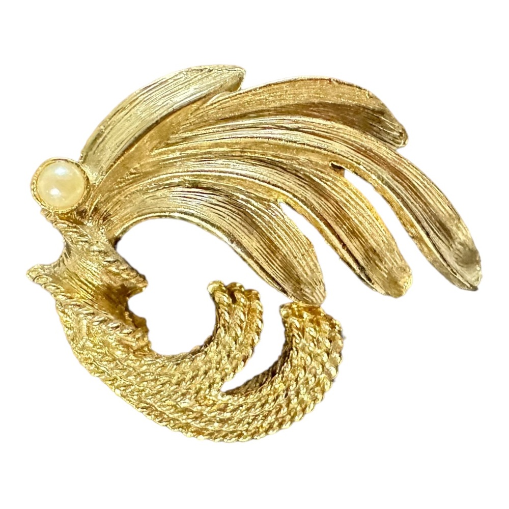 Vintage Brushed Gold Tone And Faux Pearl Ribbon Feather Bow Brooch Pin 2”